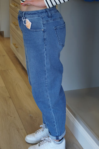 Campell Slouch Textured Barrel Jeans